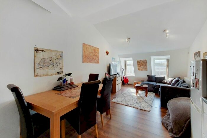 2 Bedroom Flat To Rent In King Street Parade, King Street, Twickenham, TW1