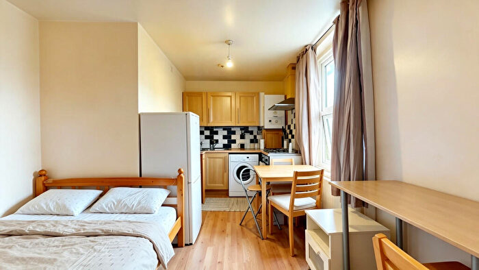 Studio To Rent In Tabley Road, London, N7