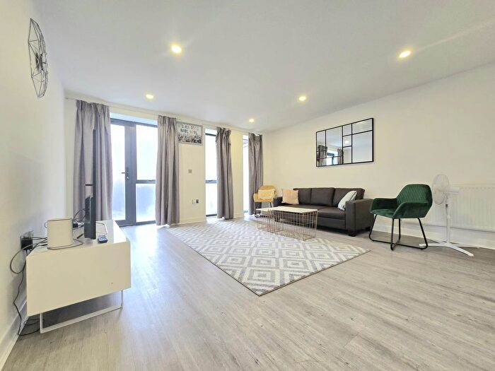 3 Bedroom Maisonette To Rent In Butchers Road, London, E16