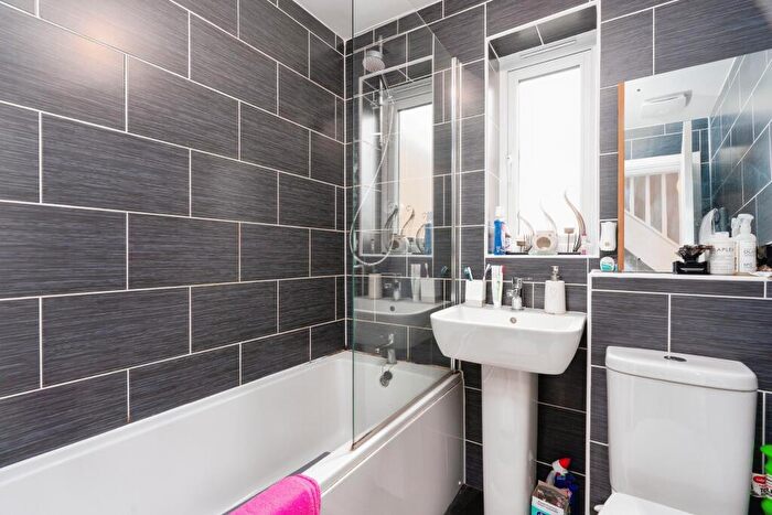 3 Bedroom Town House For Sale In Rowling Hollins, Colne, Lancashire, BB8