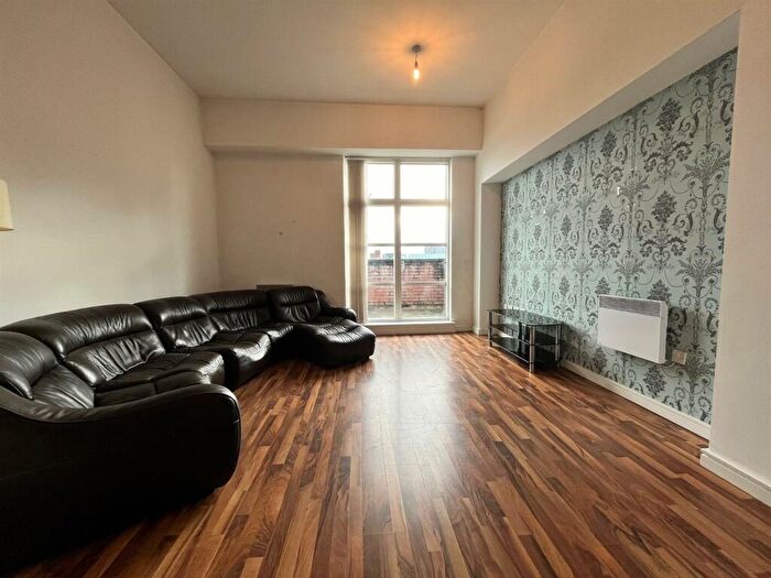 2 Bedroom Flat To Rent In The Quadrangle, Lower Ormond Street, Manchester, M1