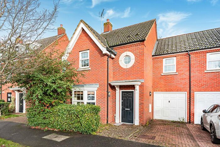 4 Bedroom Semi Detached House For Sale In Langstone Ley, Welwyn Garden City, Hertfordshire, AL7
