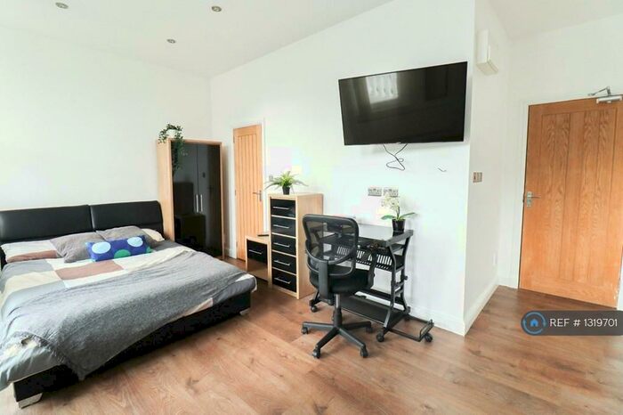 Studio To Rent In London Road, Leicester, LE2