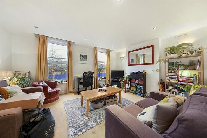 2 Bedroom Flat To Rent In Mandrell Road, SW2