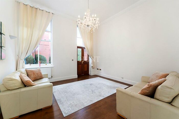 1 Bedroom Apartment To Rent In Kensington House, Repton Park, IG8