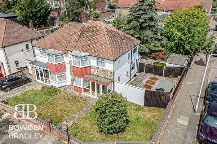 3 Bedroom Semi Detached House For Sale In Basildon Avenue, Clayhall, IG5