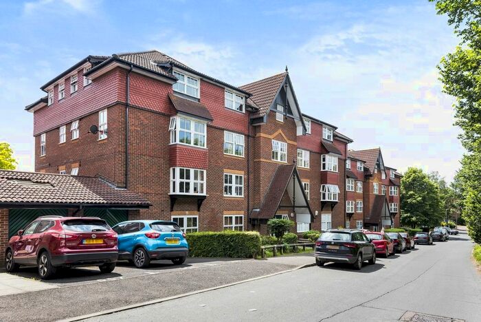 2 Bedroom Flat To Rent In Bow Arrow Lane, Dartford, DA2