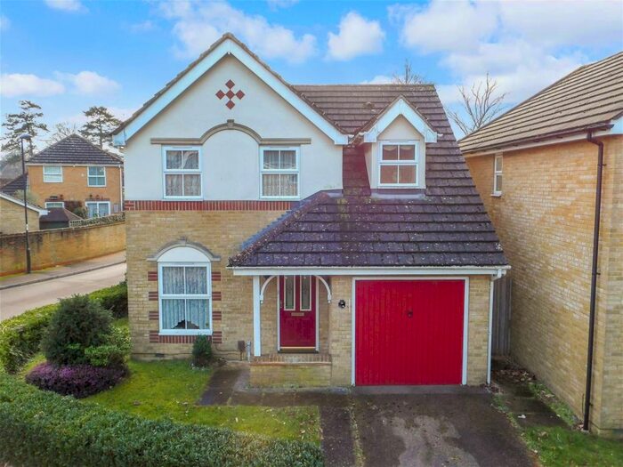 3 Bedroom Detached House For Sale In Clitherow Gardens, Southgate