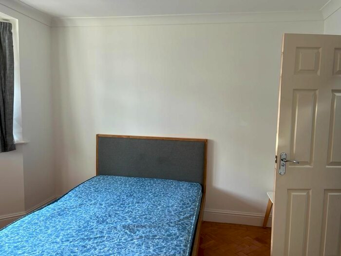 1 Bedroom Flat To Rent In Hounslow, Middlesex, TW4