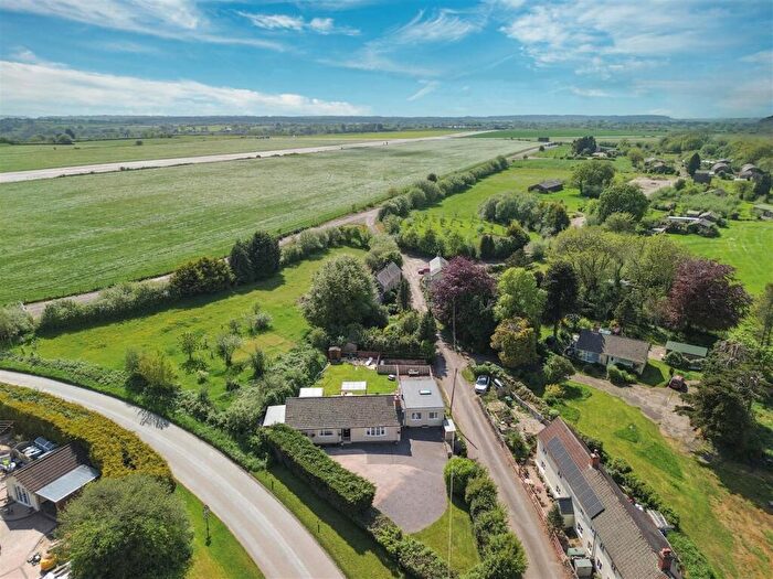 4 Bedroom Bungalow For Sale In Smeatharpe, Honiton, EX14