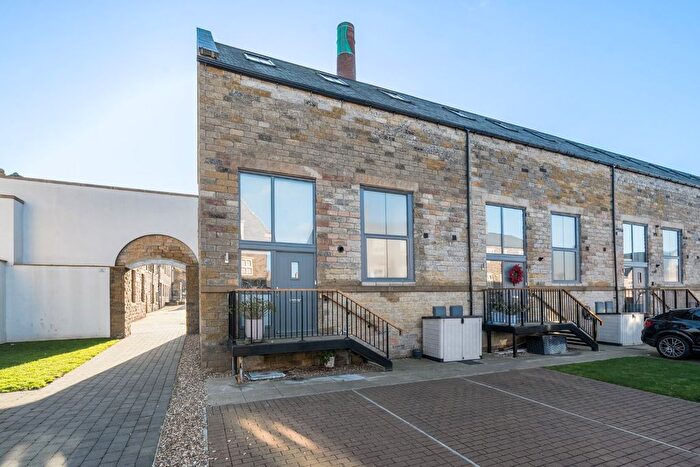2 Bedroom End Of Terrace House For Sale In Dyehouse Walk, Yeadon, Leeds, West Yorkshire, LS19