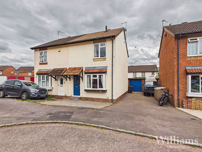 2 Bedroom Property To Rent In Ravensbourne Road, Aylesbury, HP21