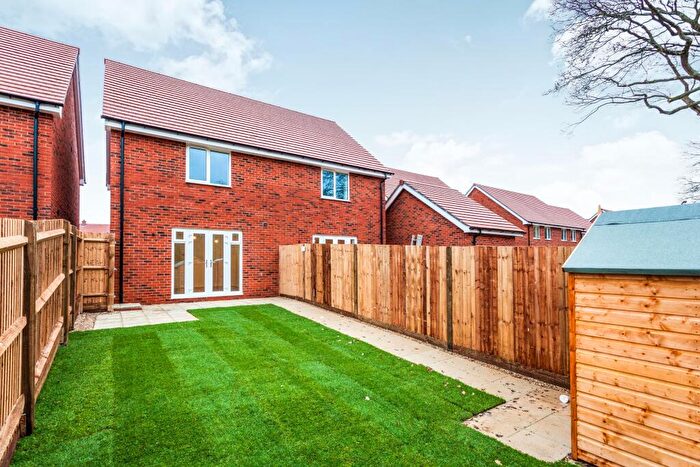 2 Bedroom Semi-Detached House To Rent In Daffodil Crescent, RH10