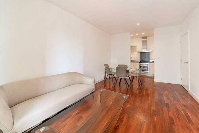 2 Bedroom Flat To Rent In South Quay Square, London, E14