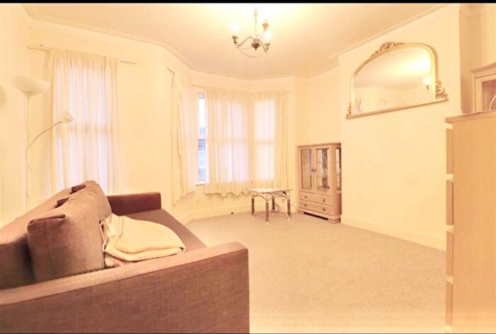 1 Bedroom Flat To Rent In Durham Road, South Ealing, London, W5