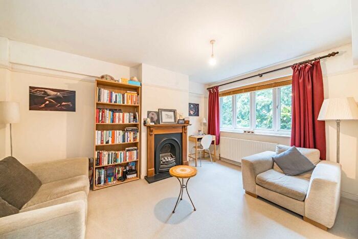 1 Bedroom Flat For Sale In Kimber Road, Earlsfield, SW18