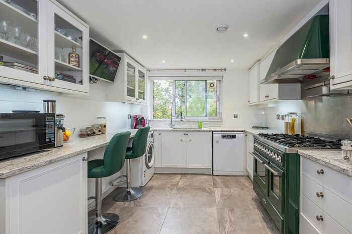 2 Bedroom Flat To Rent In Station Road, New Barnet, Barnet EN5