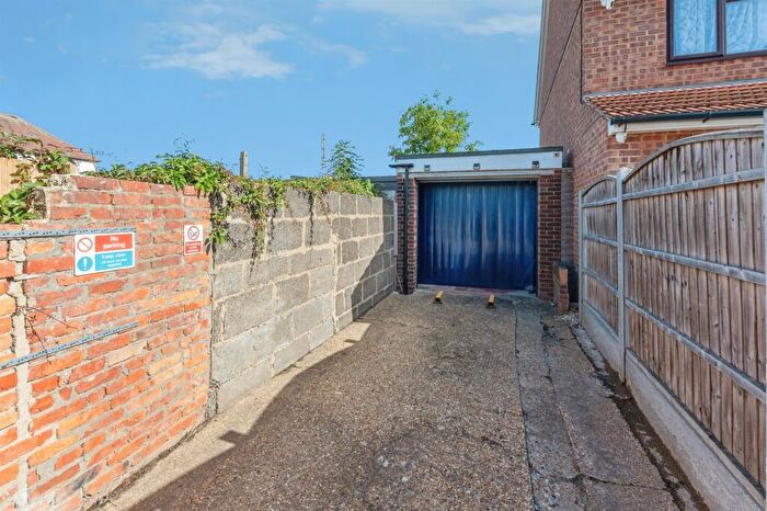 Garages For Sale In Cherry Walk, Rainham, RM13