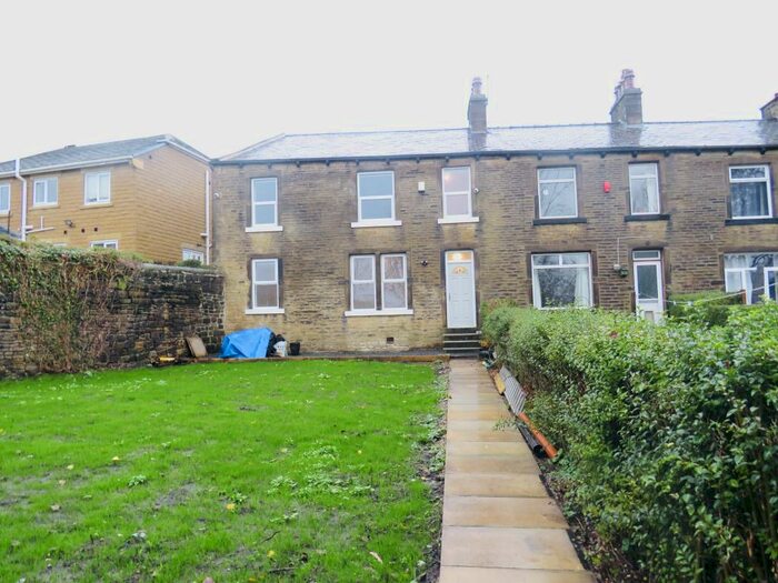 4 Bedroom House To Rent In Watkinson Road, Halifax, HX2