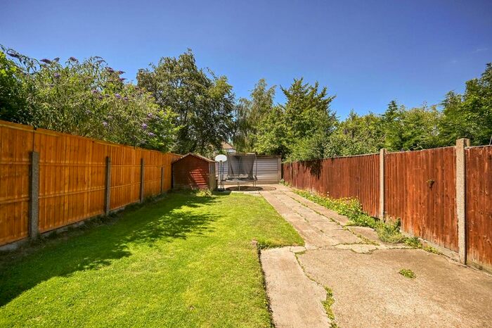 5 Bedroom Semi-Detached House To Rent In Montrose Gardens, Sutton, SM1