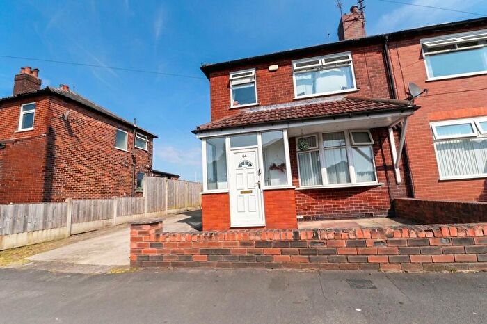 3 Bedroom Semi-Detached House For Sale In Pendlebury Road, Swinton, M27