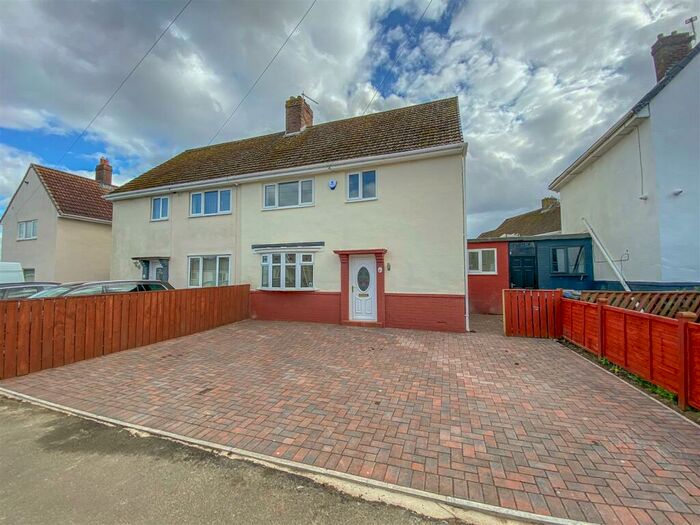 3 Bedroom Semi-Detached House For Sale In Beech Avenue, Dinnington, Newcastle Upon Tyne, NE13