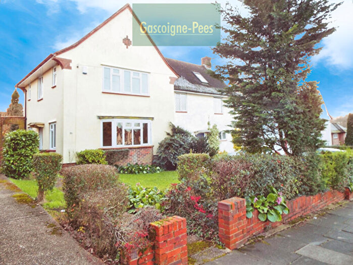 3 Bedroom House To Rent In Shawley Way, Epsom, KT18