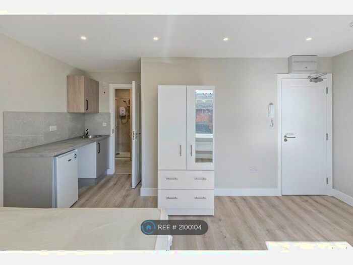 Studio To Rent In Rusham Road, Egham, TW20