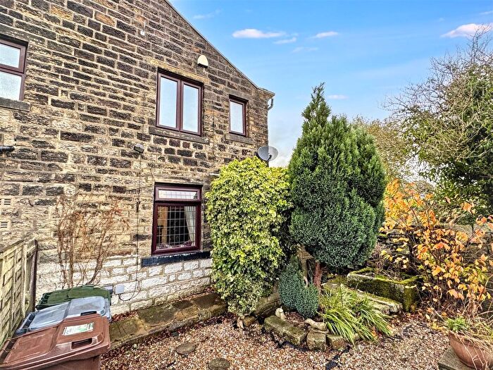 2 Bedroom Cottage For Sale In Black Hill Lane, Keighley, BD20