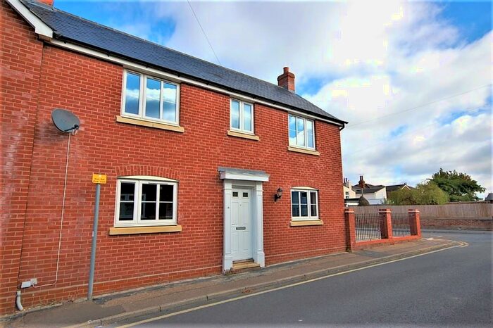 3 Bedroom Semi-Detached House To Rent In New Park Street, Colchester, Essex, CO1