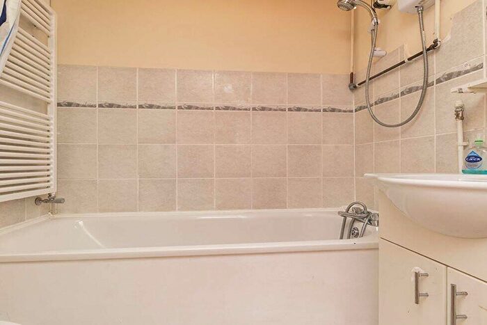 1 Bedroom Flat To Rent In Mornington Crescent, Camden, NW1