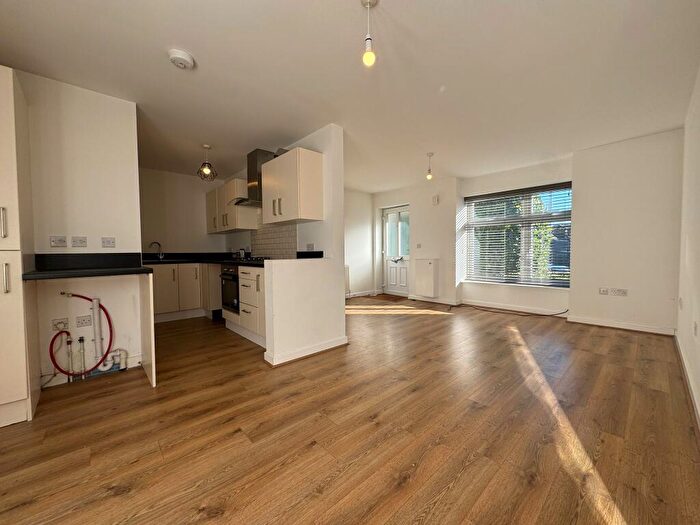 2 Bedroom Flat To Rent In Grove Road East, Christchurch, BH23