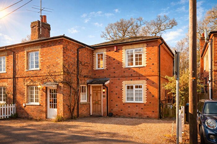 4 Bedroom Semi-Detached House For Sale In High Road, Essendon, AL9