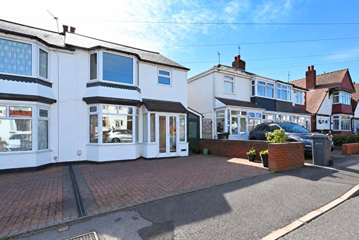 3 Bedroom End Of Terrace House For Sale In Aubrey Road, Quinton, Birmingham, B32