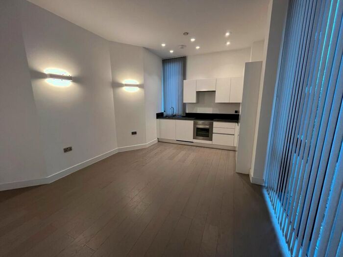 1 Bedroom Apartment To Rent In Berkshire Ct, RG12