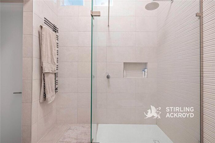 1 Bedroom Apartment To Rent In Bethnal Green Road, Bethnal Green, London, E2