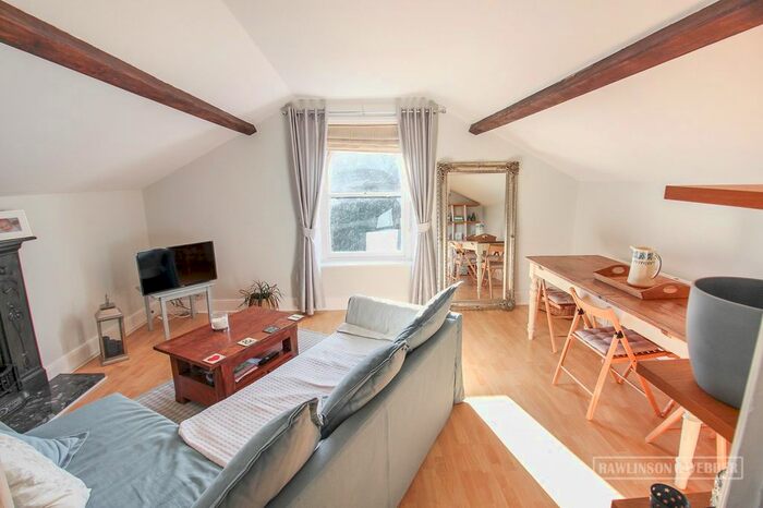 2 Bedroom Flat To Rent In Palace Road, East Molesey KT8