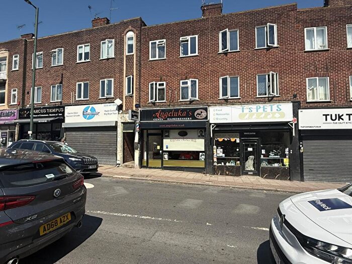 2 Bedroom Terraced House For Sale In Church Hill Road, East Barnet, Barnet, Greater London, EN4