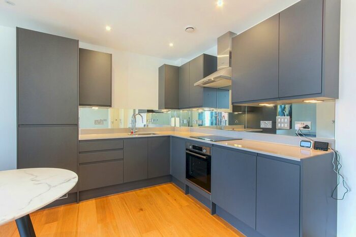 2 Bedroom Property To Rent In Maltings Place, Tower Bridge Road, London, SE1