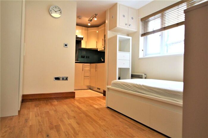 Apartment To Rent In Chatsworth Road, Hackney, London, E5