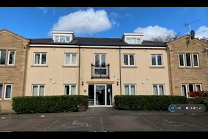 2 Bedroom Flat To Rent In King Lane, Moortown, Leeds, LS17