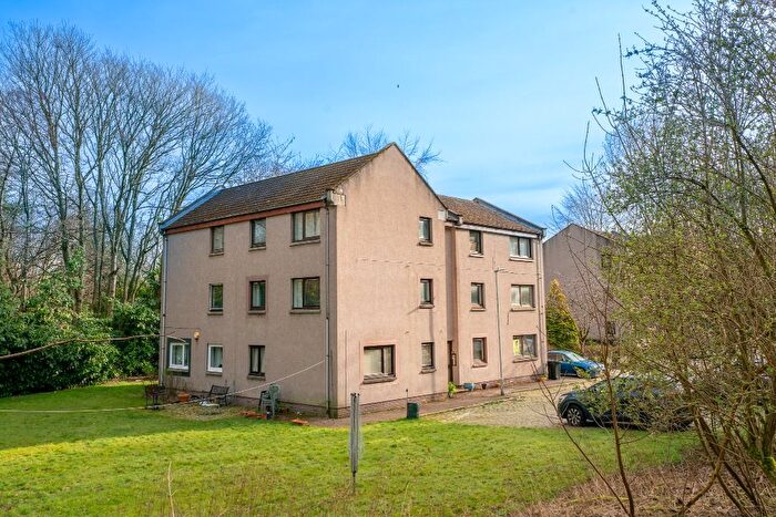 2 Bedroom Flat To Rent In Mill Court, Woodside, Aberdeen, AB24
