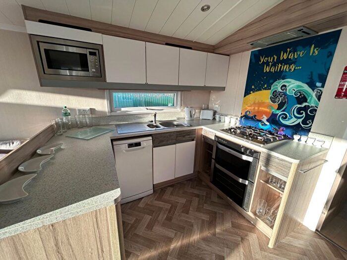 2 Bedroom Mobile/park Home For Sale In Hythe Road, Dymchurch, Romney Marsh, TN29