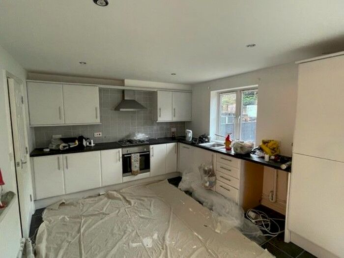 4 Bedroom Town House To Rent In Redbrook Mill Close, Barnsley, S75