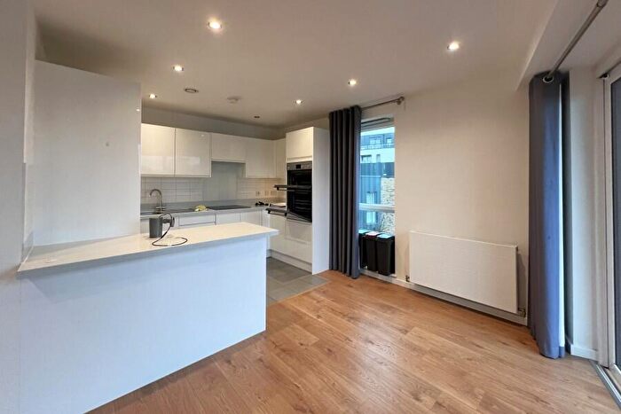 2 Bedroom Flat To Rent In Addlestone, Surrey, KT15