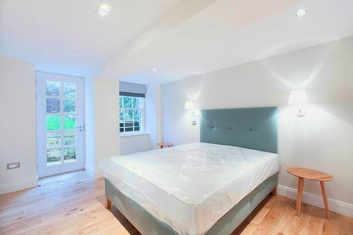 2 Bedroom Apartment To Rent In / Hamilton Place, Stockbridge, Edinburgh, EH3