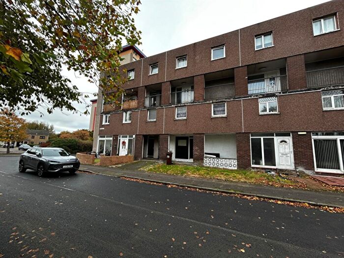 3 Bedroom Maisonette For Sale In Melrose Avenue, Linwood, Paisley, PA3