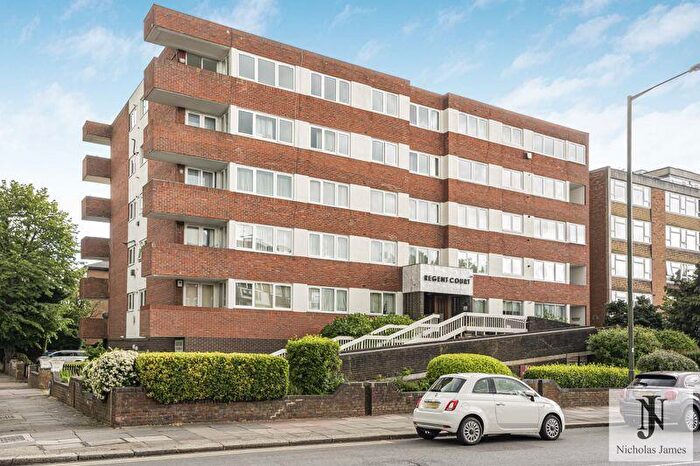 3 Bedroom Flat For Sale In Ballards Lane, Finchley, London, N3