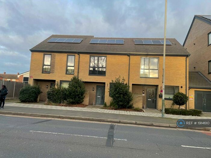 2 Bedroom Terraced House To Rent In Hilldene Avenue, Romford, RM3