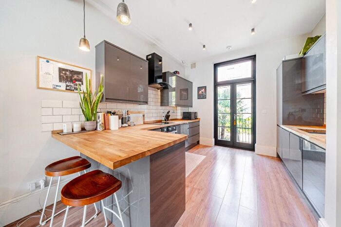 2 Bedroom Flat To Rent In Brussels Road, London, SW11